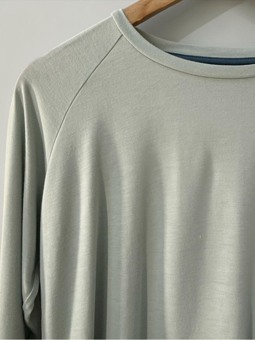 Free Fly Women’s Light Sage Long Sleeve Crew Neck Stretch Top! Large! - Picture 3 of 7